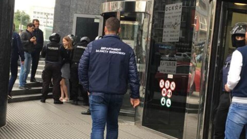 Після невдалих спроб проникнути в офіс представники АРМА пішли