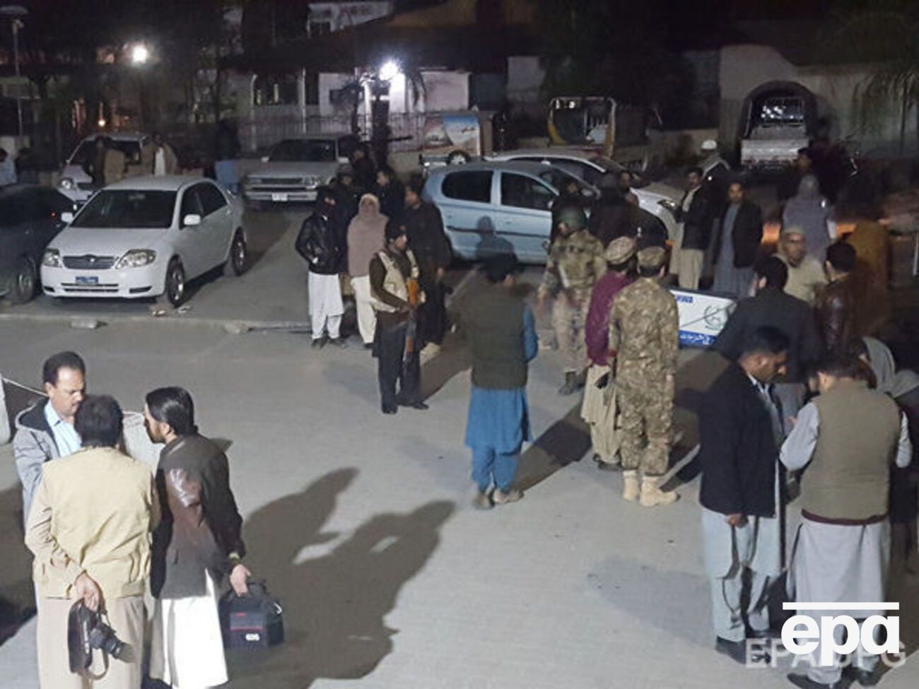 Ответственность за взрыв взял на себя пакистанский "Талибан"