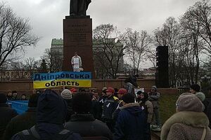 Участники акции собираются у памятника Шевченко