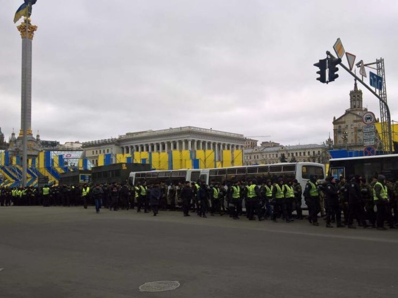 Доступ колонны митингующих на Майдан Незалежности&nbsp;перекрыли силовики