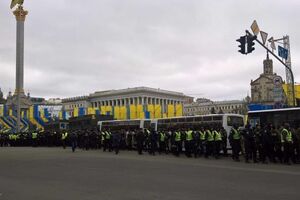 Доступ колонны митингующих на Майдан Незалежности перекрыли силовики