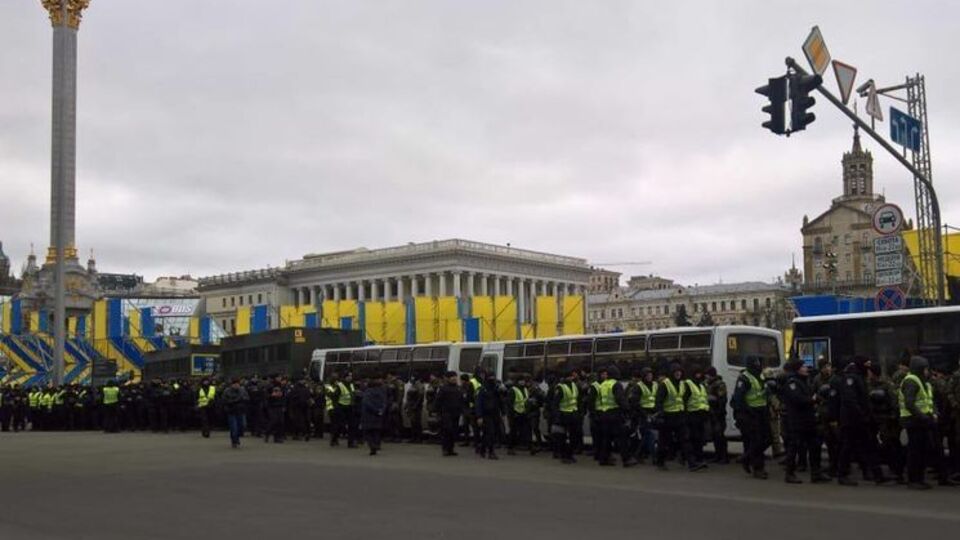 Доступ колонны митингующих на Майдан Незалежности перекрыли силовики