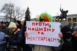 "Нам не потрібен "порядок" у вигляді диктатури". У Києві протестували проти "національних дружин". Фоторепортаж