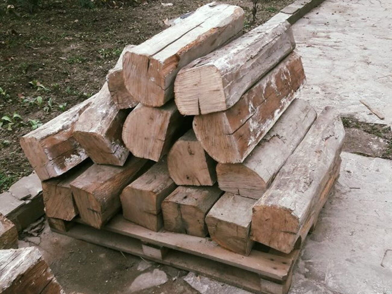 Знищені архаїчні балки ханського палацу було зроблено із суцільного дерева