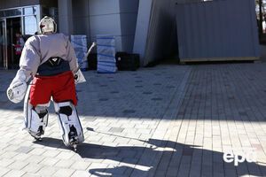 Тренер женской сборной России по хоккею пожаловался на действия офицеров ВАДА