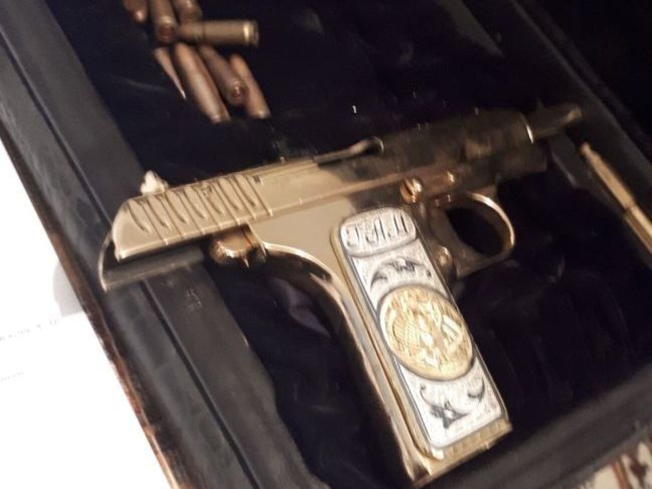 Слідчі виявили в Гамідова золотий пістолет ТТ з іменними ініціалами
