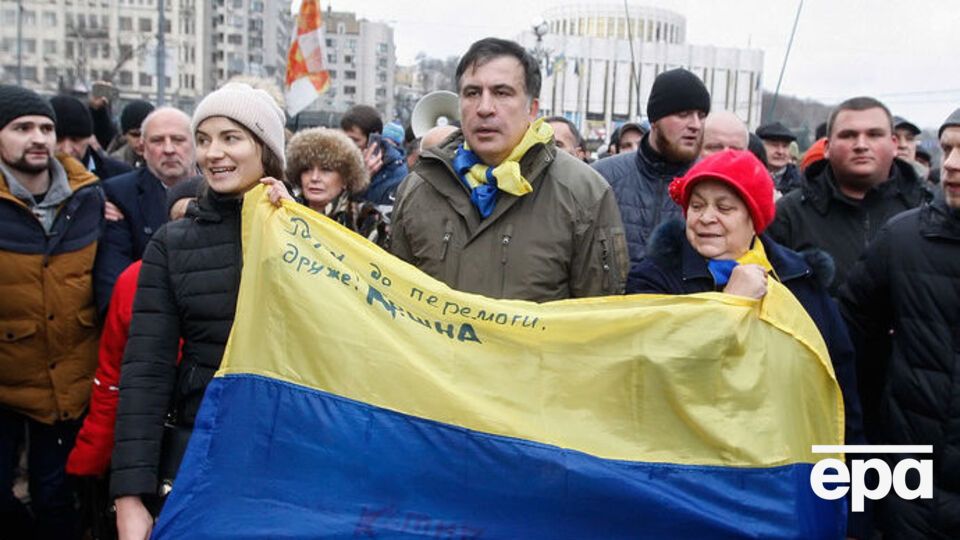 Саакашвілі (у центрі) хоче стати частиною "успіху України"