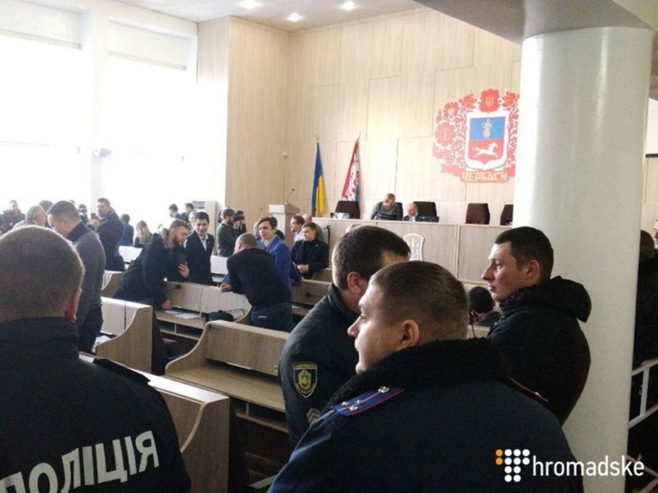 На сесії присутні правоохоронці