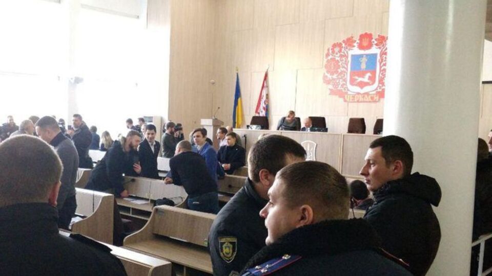 На сесії присутні правоохоронці