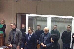 Экс-беркутовцам продлили меры пресечения