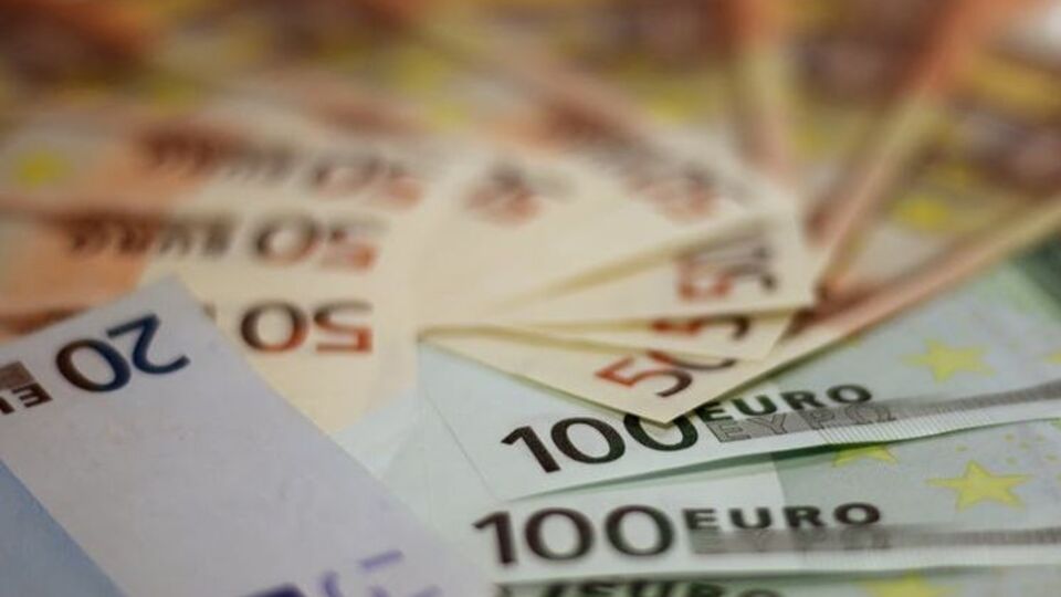 Украинцы показали банкноты из игры во время пересечения украинско-польской границы