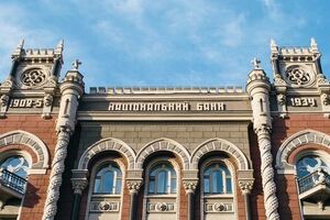 НБУ потратил часть резервов на выплату госдолга и валютные интервенции