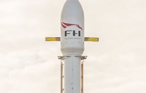 Falcon Heavy стартовала с площадки в Космическом центре Кеннеди