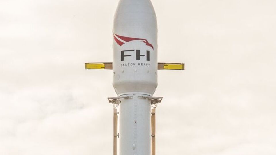 Falcon Heavy стартовала с площадки в Космическом центре Кеннеди