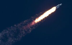 Два разгонных блока ракеты приземлились успешно