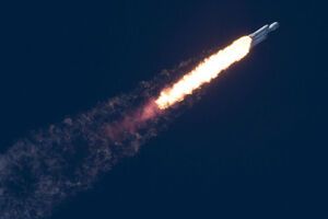 Два розгінні блоки ракети успішно приземлилися