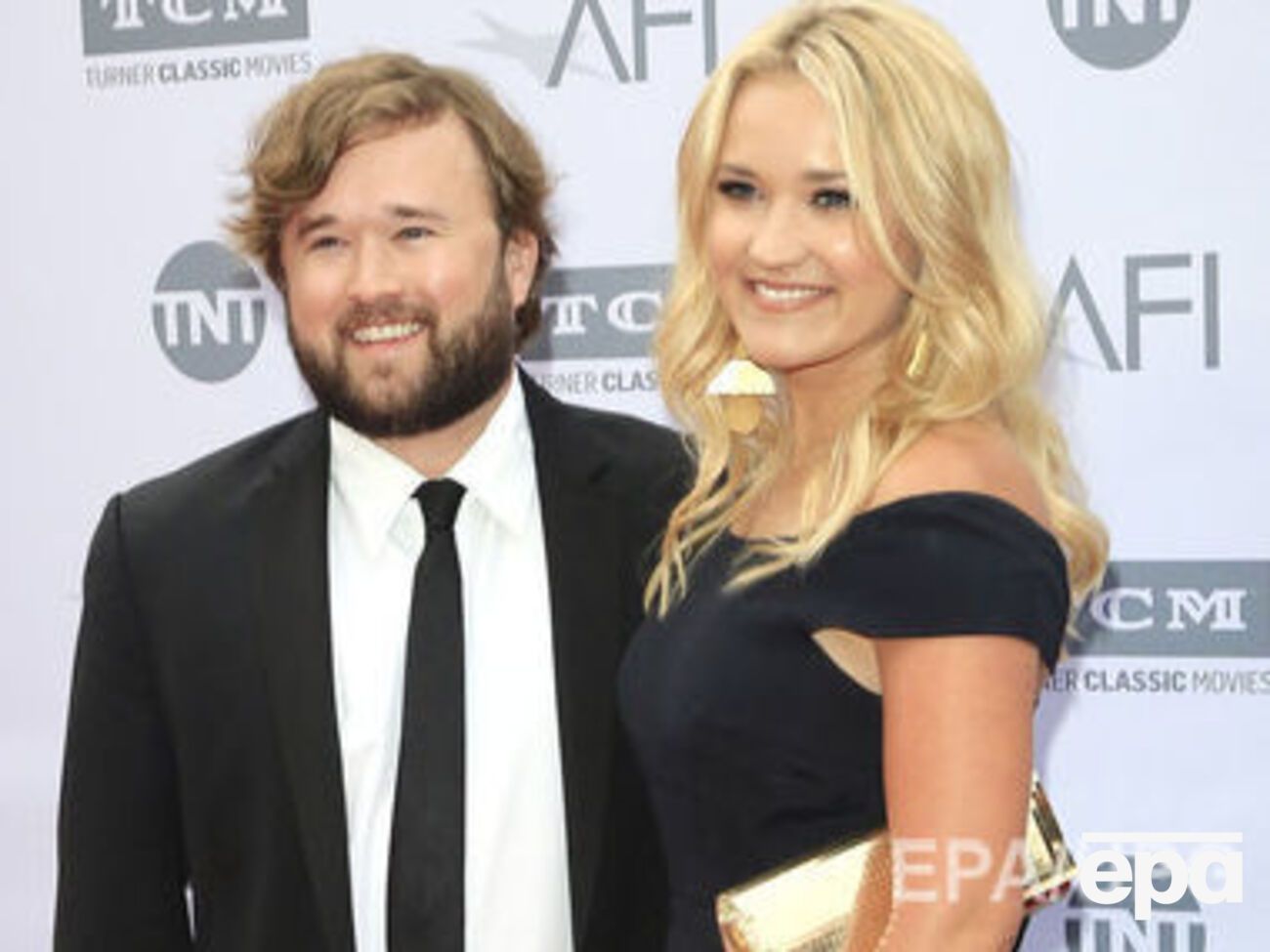 Осмент угрожал работникам аэропорта и полицейским