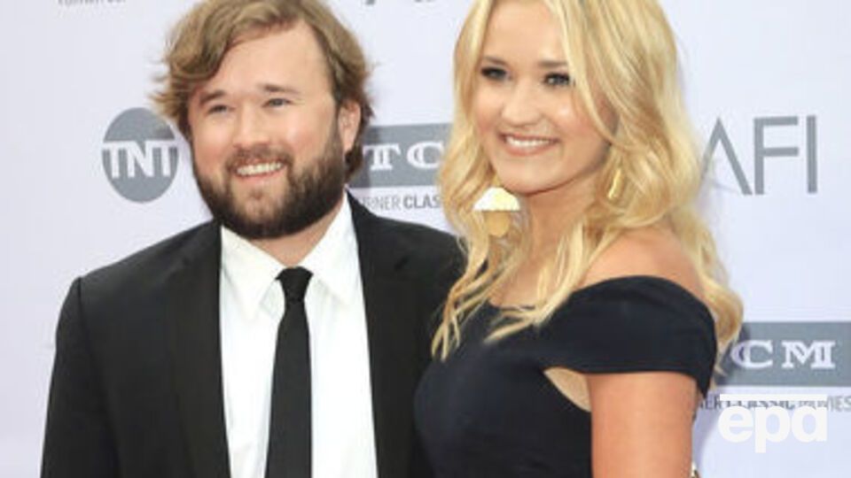 Осмент угрожал работникам аэропорта и полицейским