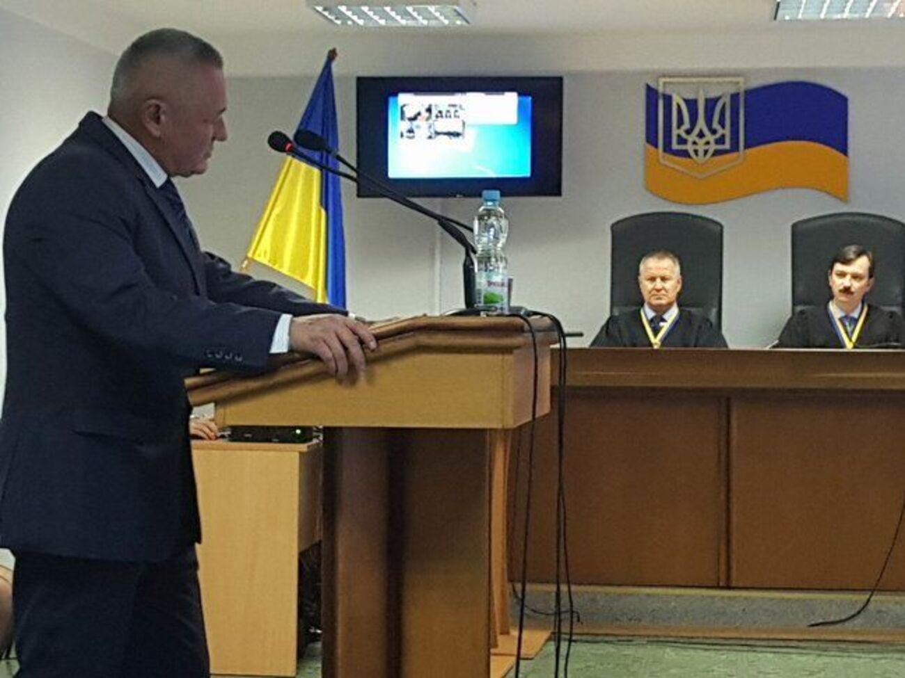 Тенюх исполнял обязанности министра обороны Украины с 27 февраля по 25 марта 2014 года