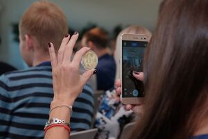 Біткоін подорожчав до $8 тис.