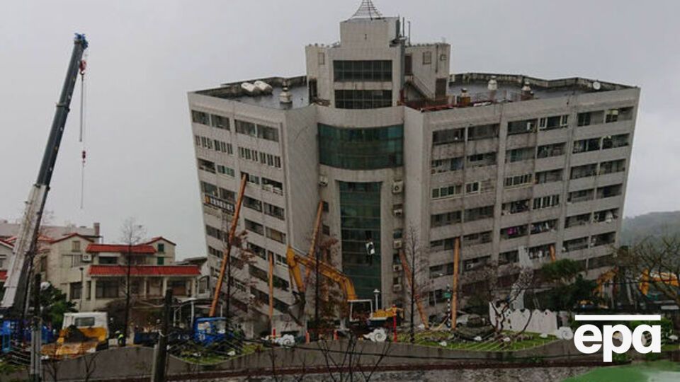 До рятувальної операції залучили сотні людей