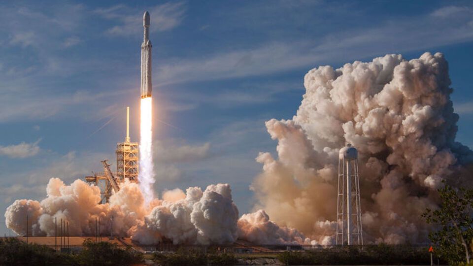 После успешного запуска Falcon Heavy стала крупнейшей ракетой-носителем, используемой на данный момент