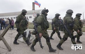 Військові без розпізнавальних знаків і місцеве населення блокують українські бази в Криму, 2014 рік