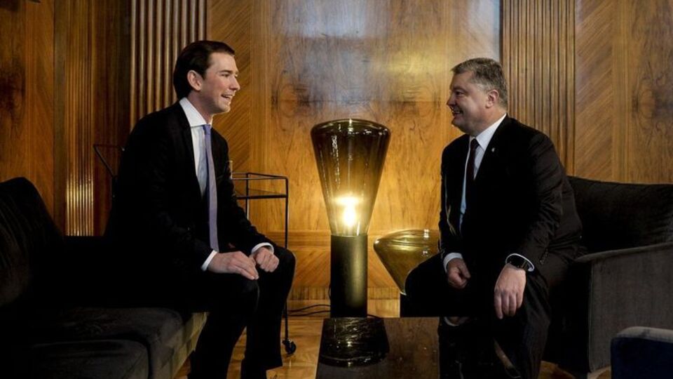 Встреча Порошенко с Курцем (слева) предусмотрена программой рабочего визита украинского президента в Вену