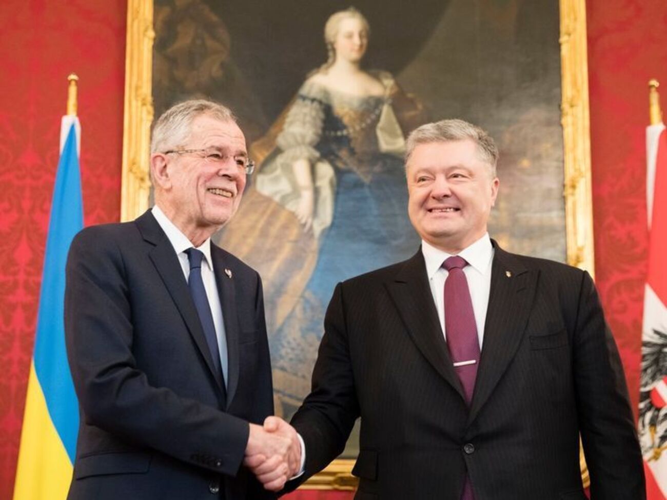 Ван дер Беллен (слева): Это является необходимой мерой