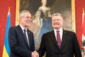 Ван дер Беллен (слева): Это является необходимой мерой