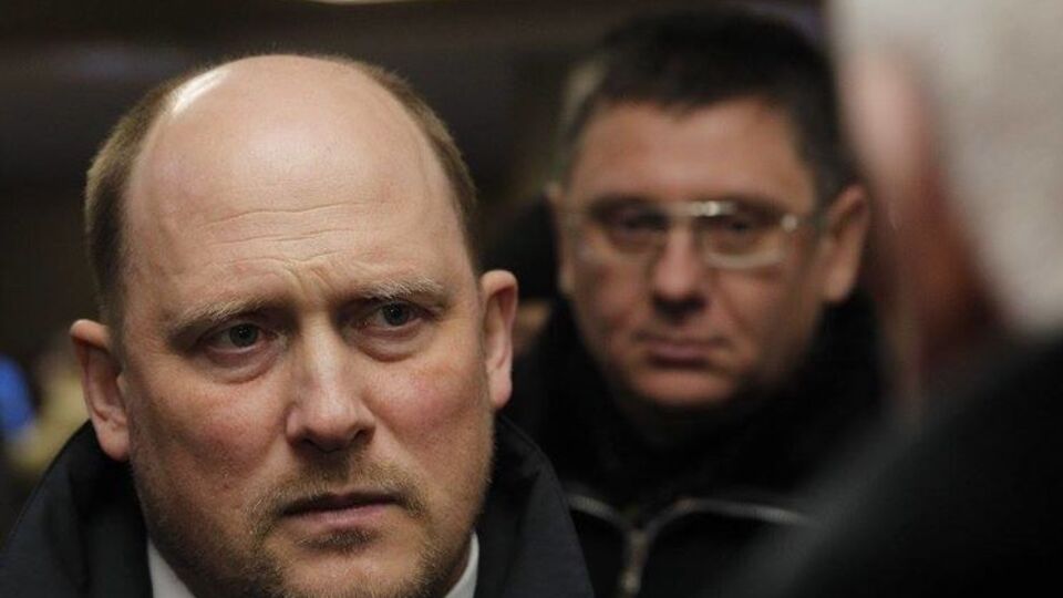 Каплин сказал, что у него есть выписка из Единого реестра неплательщиков алиментов, в которой говорится, что у него нет задолженности по алиментам