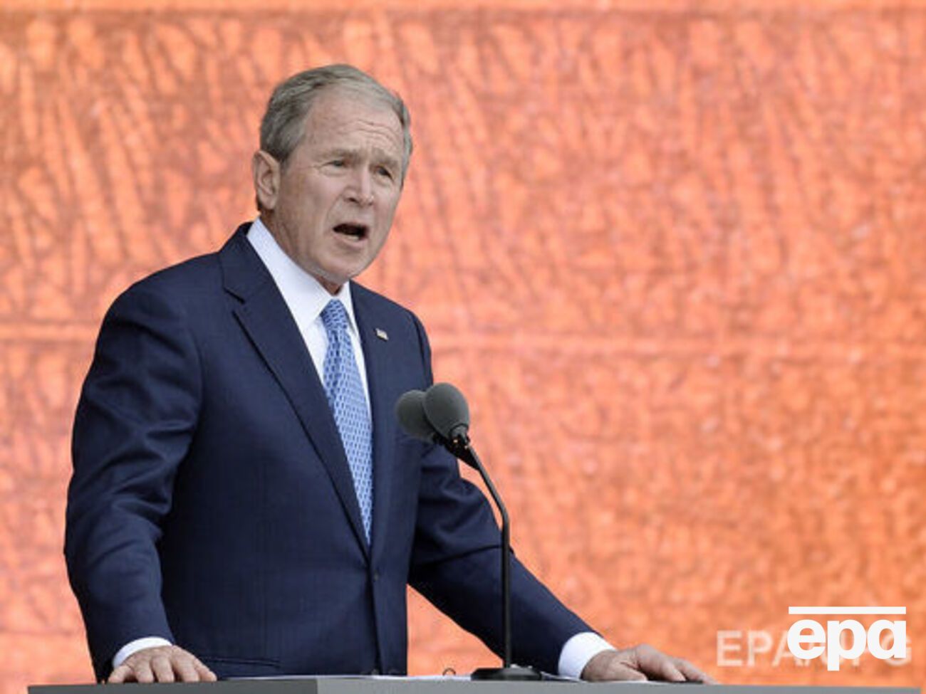 Буш-младший отметил, что большая часть действий российского президента нацелена на то, чтобы "вернуть советскую гегемонию"