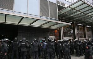 Сегодня Нацагентство по выявлению активов с помощью полиции и военной прокуратуры взяло под управление помещения, где расположена редакция "Вестей"