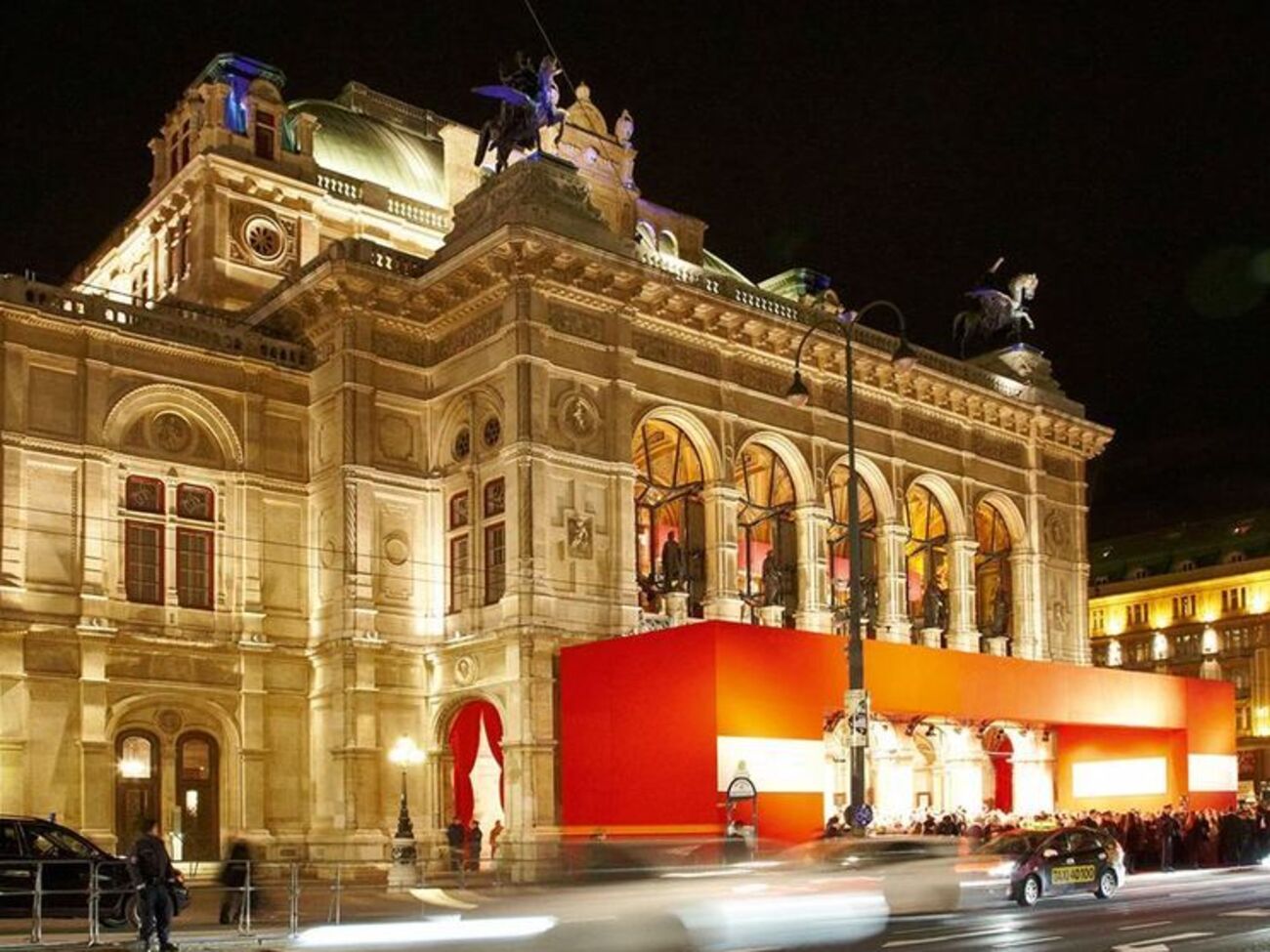 Инцидент с активисткой Femen произошел перед входом в Венскую оперу