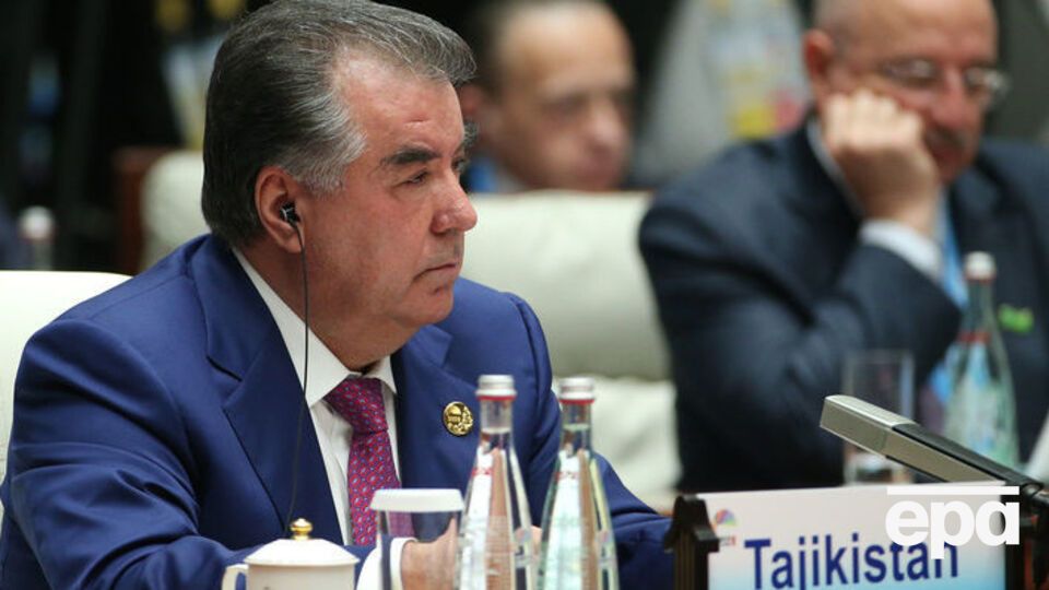 Рахмон очолює Таджикистан із 1994 року