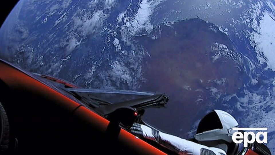 Маску предложили опустить свою Tesla на станцию киевского метро после запуска другого электрокара в космос