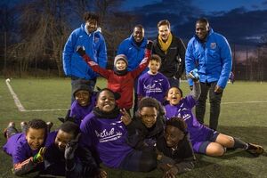 Камбербетч провів із футболістами розминку