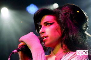 Уайнхаус записала песню My Own Way в 2001 году