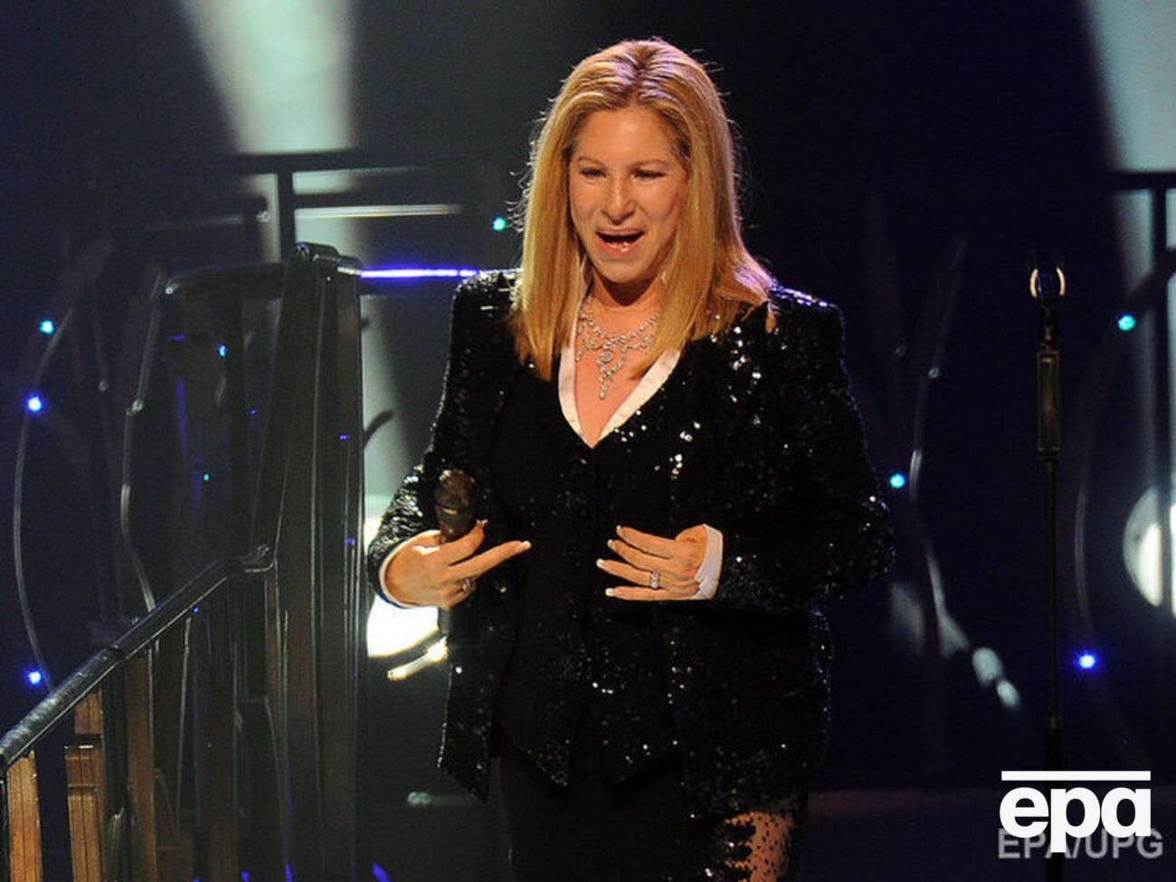 Стрейзанд: Я чекаю, поки вони стануть старшими, щоб побачити, чи є у них карі очі і серйозність Саманти