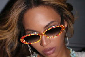 Бейонсе вибрала сукню з квітковим принтом