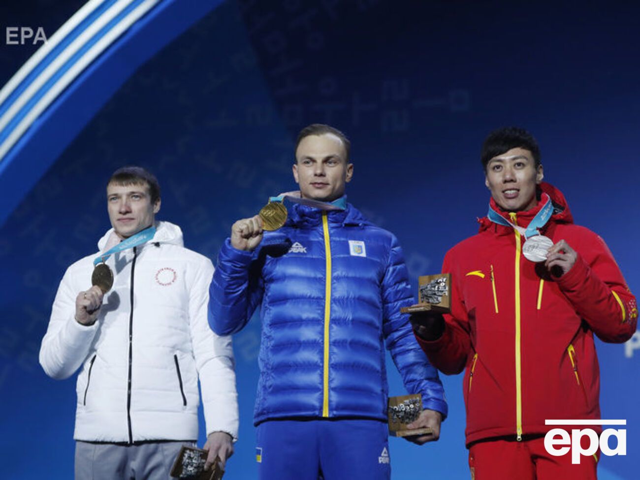 Абраменку (в центрі) пропонували змінити країну