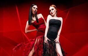 Слава (на фото справа): Теперь я понимаю китайцев. Селфи-палка