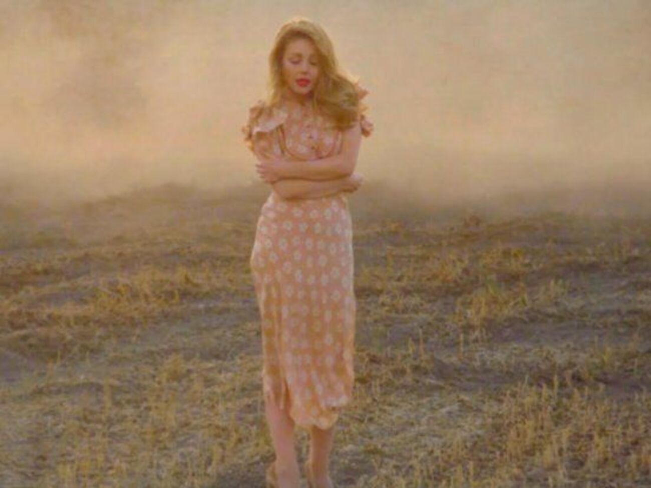 Клип представляет часть фильма "Интонации"