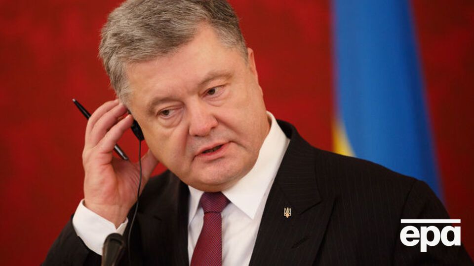 Порошенко заявив, що російські банки поступово йдуть з України