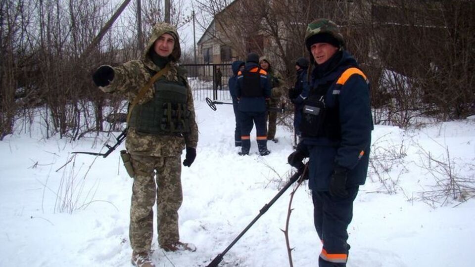 Роботи проводили за участю фахівців Держслужби з надзвичайних ситуацій України, спільних патрулів СЦКК та спеціальної моніторингової місії ОБСЄ