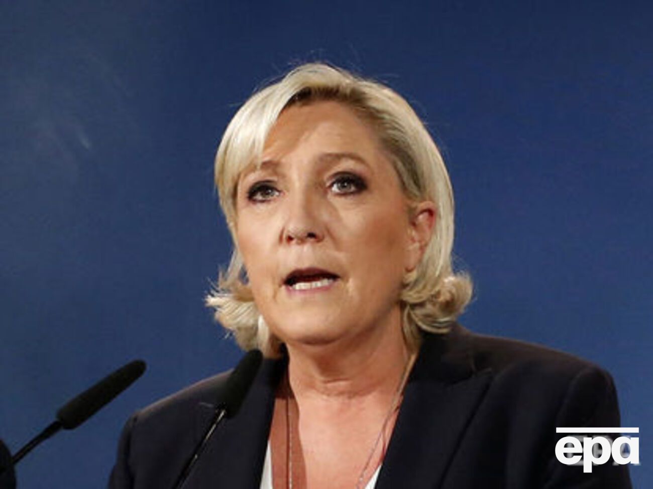 Ле Пен оприлюднила у Twitter фото зі сценами страти людей бойовиками ІДІЛ