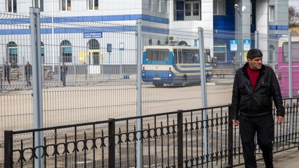 Паркани вже з'явилися на автовокзалах Керчі та Сімферополя