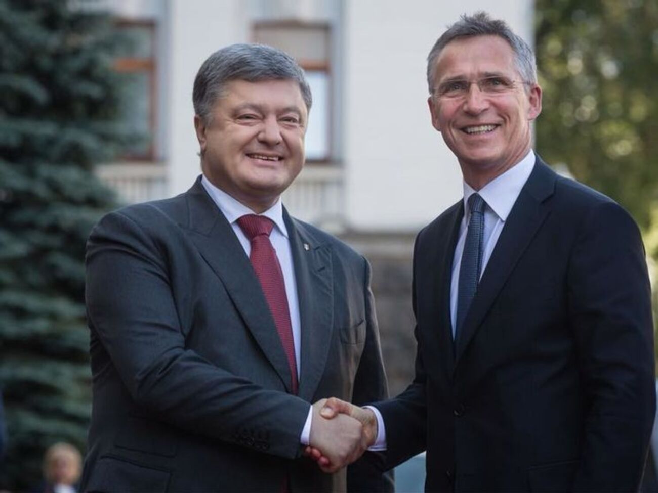 За словами Порошенка, така амбіція України – План дій щодо членства в НАТО, і саме цьому було присвячено лист президента до Столтенберга в лютому 2018 року