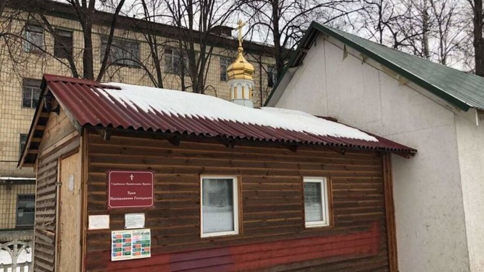 Неизвестные разбили окно, залили внутрь горючую смесь и подожгли храм