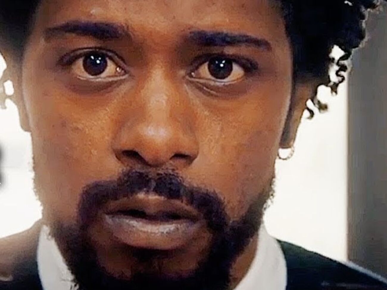 Герой володіє здатністю феноменально змінювати голос